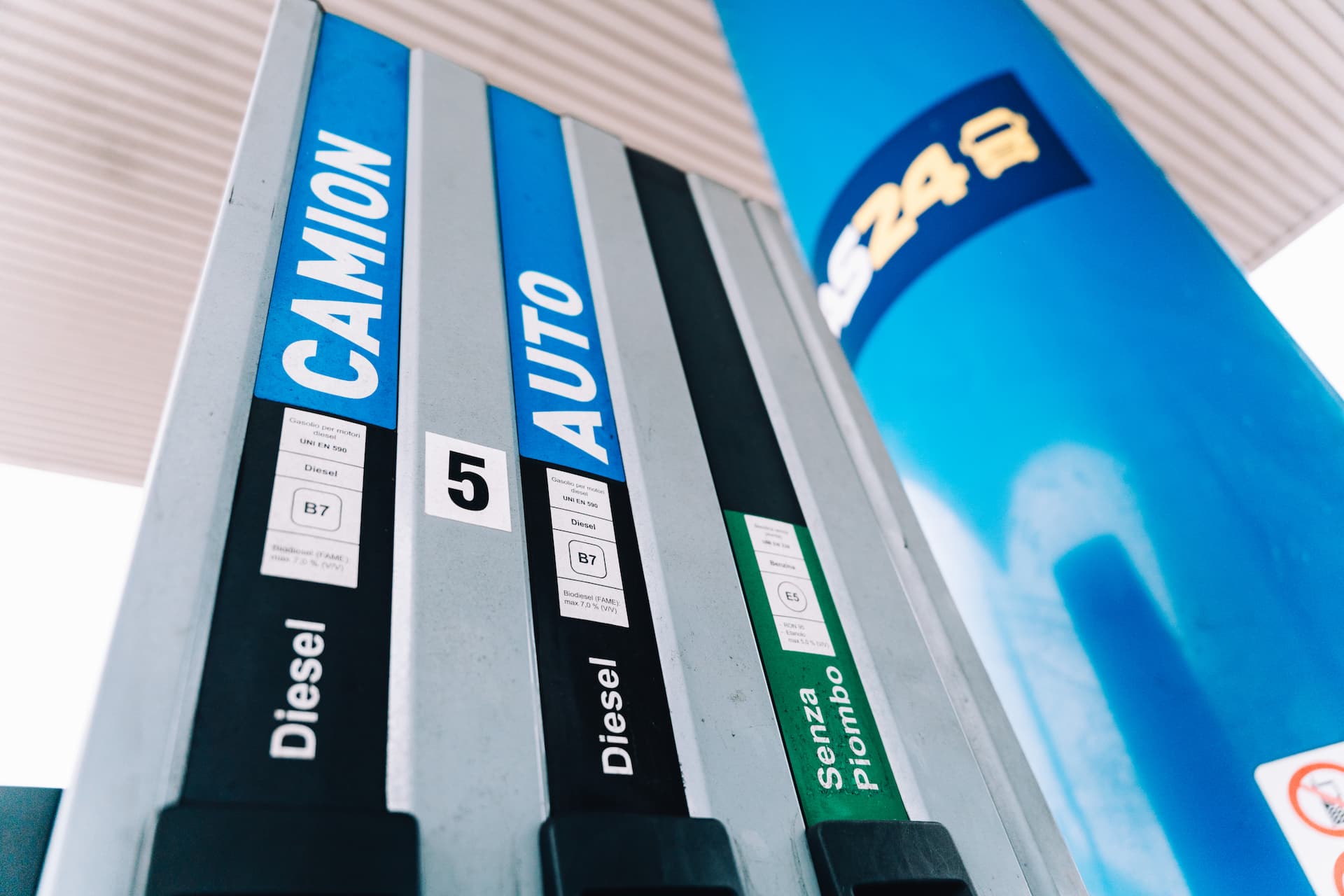 colonnine di rifornimento diesel per camion e automobili