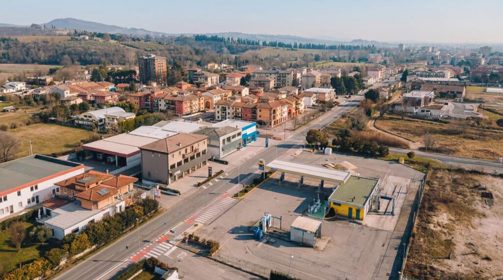 vista dall'alto della stazione di servizio Eni di San Martino Buon Albergo