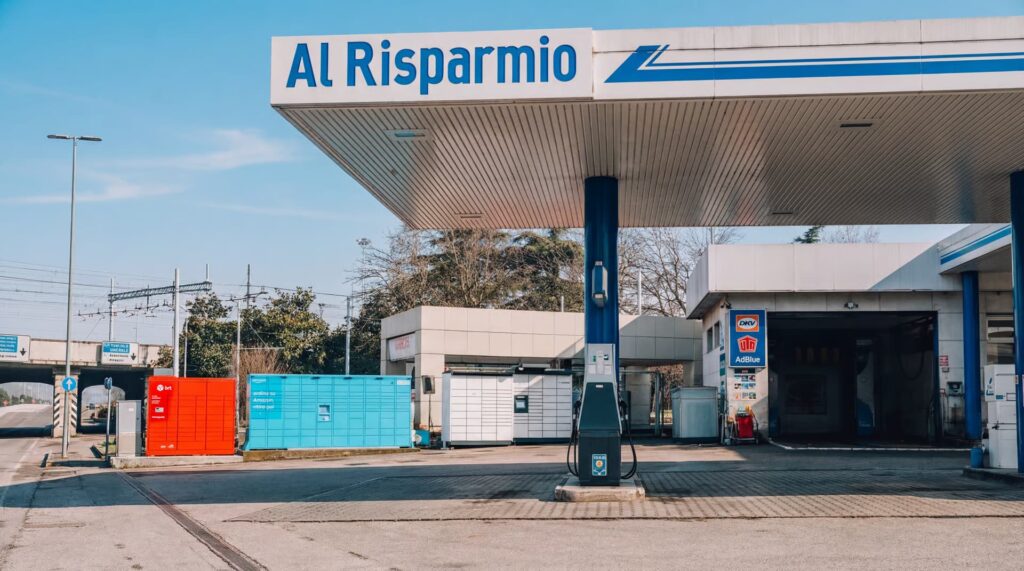 stazione di servizio di Porta Nuova con punti di ritiro