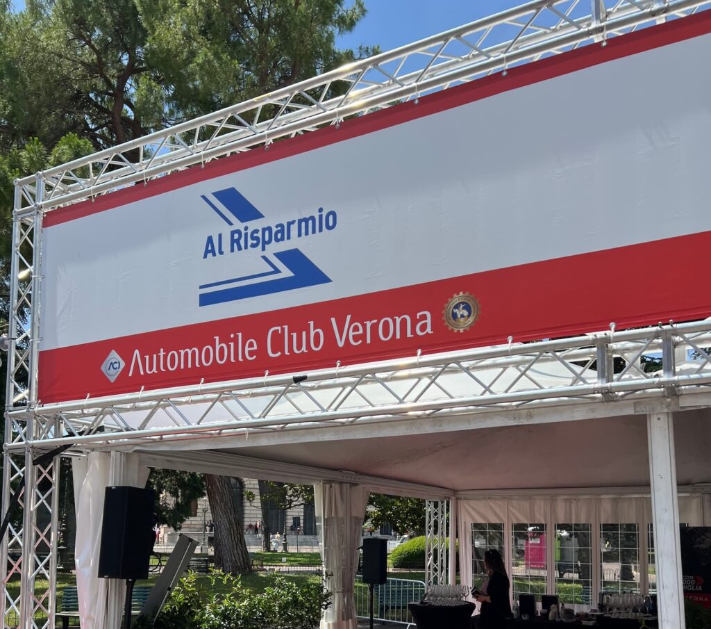 Stand dell'evento della Cento miglia del Automobile Club Verona